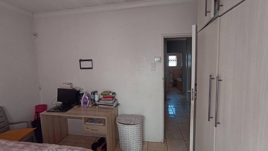 3 Bedroom Property for Sale in Louwville Western Cape